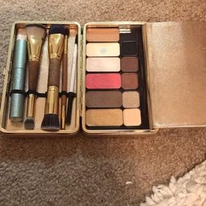 Doll up Beauty makeup case